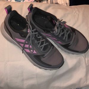 Addidas tennis shoes